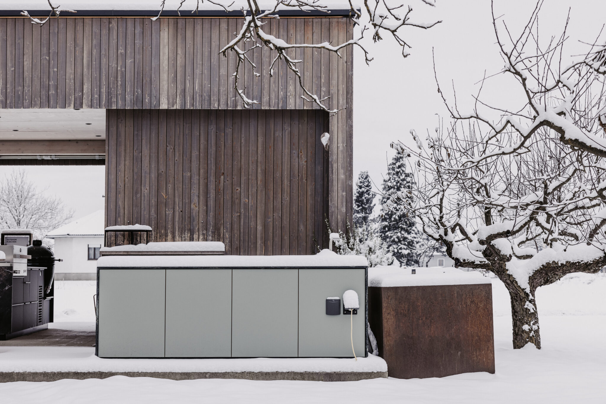 Deutschmann Plug & Play Outdoorküche mitten im Schnee