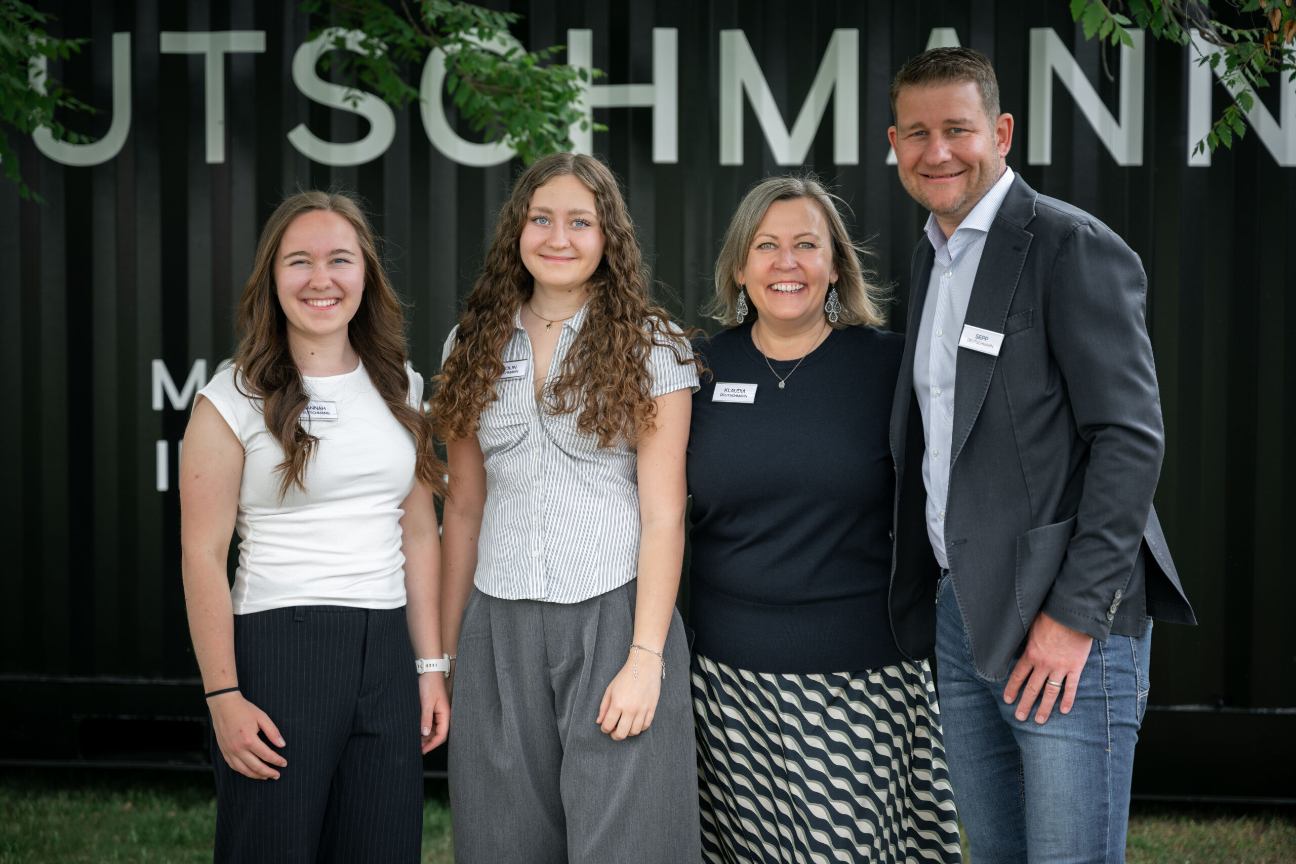 Sepp, Klaudia, Hannah und Karolin Deutschmann als Familie